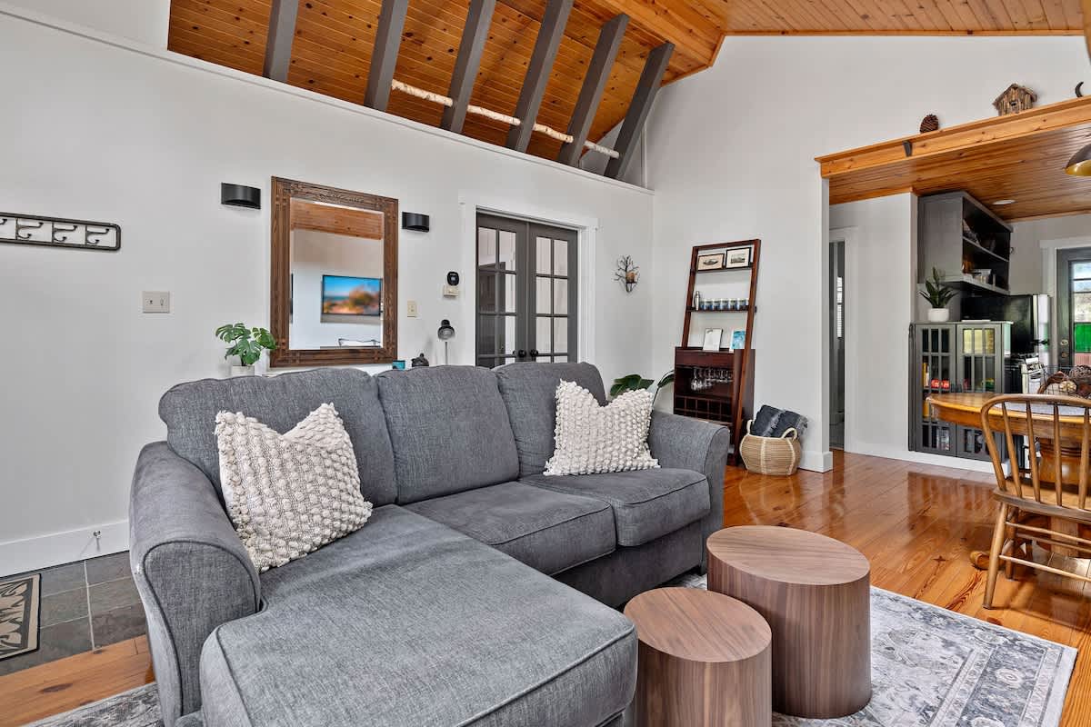 A rich, yet comfortable atmosphere prevails throughout the entire vacation home.