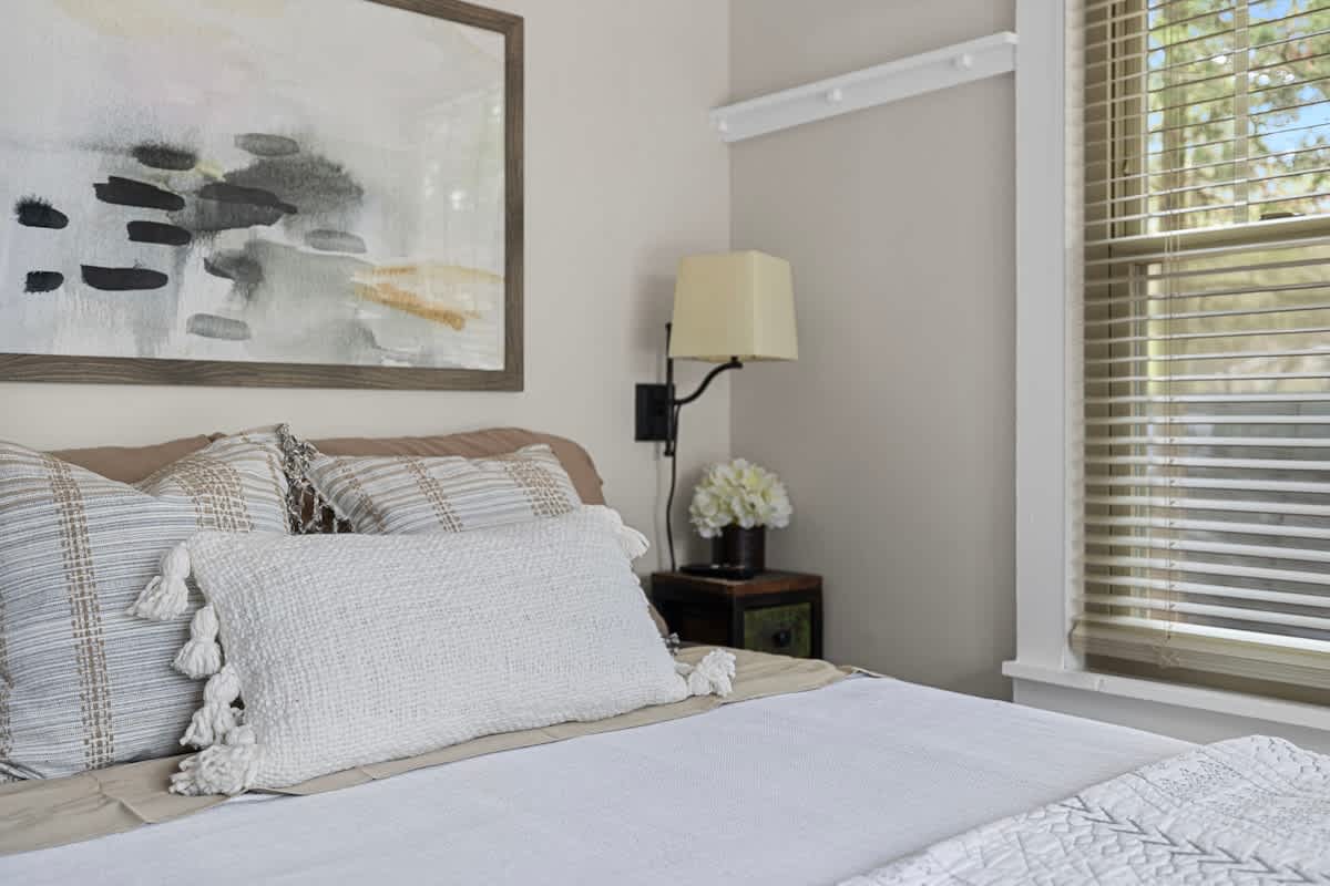 We use only top-quality bedding + linens to ensure you get a good night's sleep.