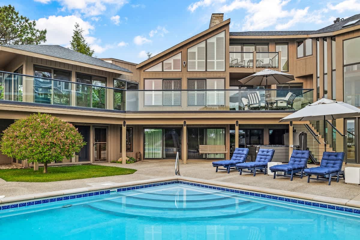 Featured Property Sunset Manor