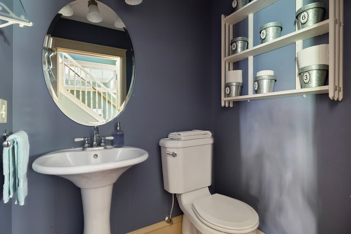 Making every little corner sparkle! A perfect space to powder your nose.