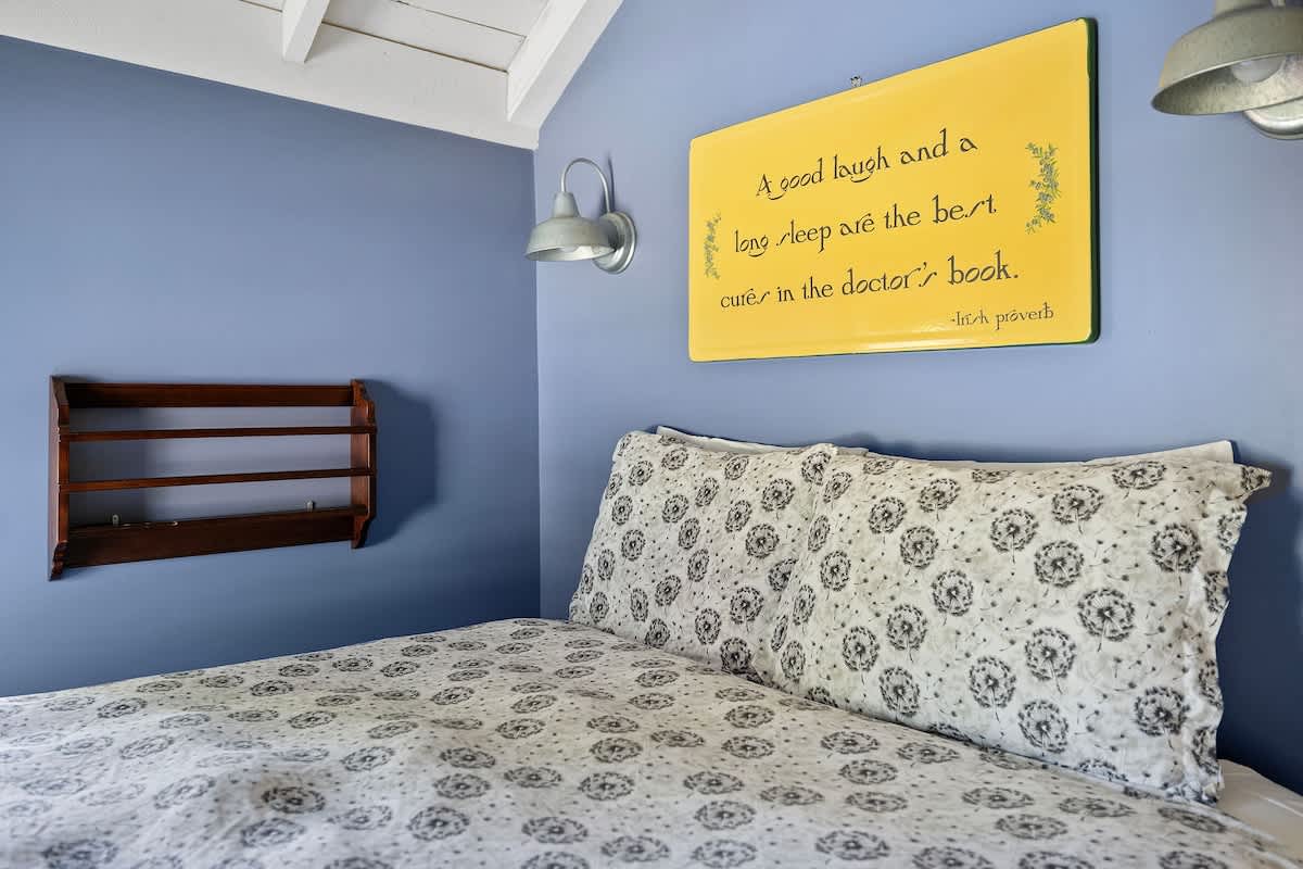 Welcome to Dreamland! Where good laughs and long sleeps work their magic!