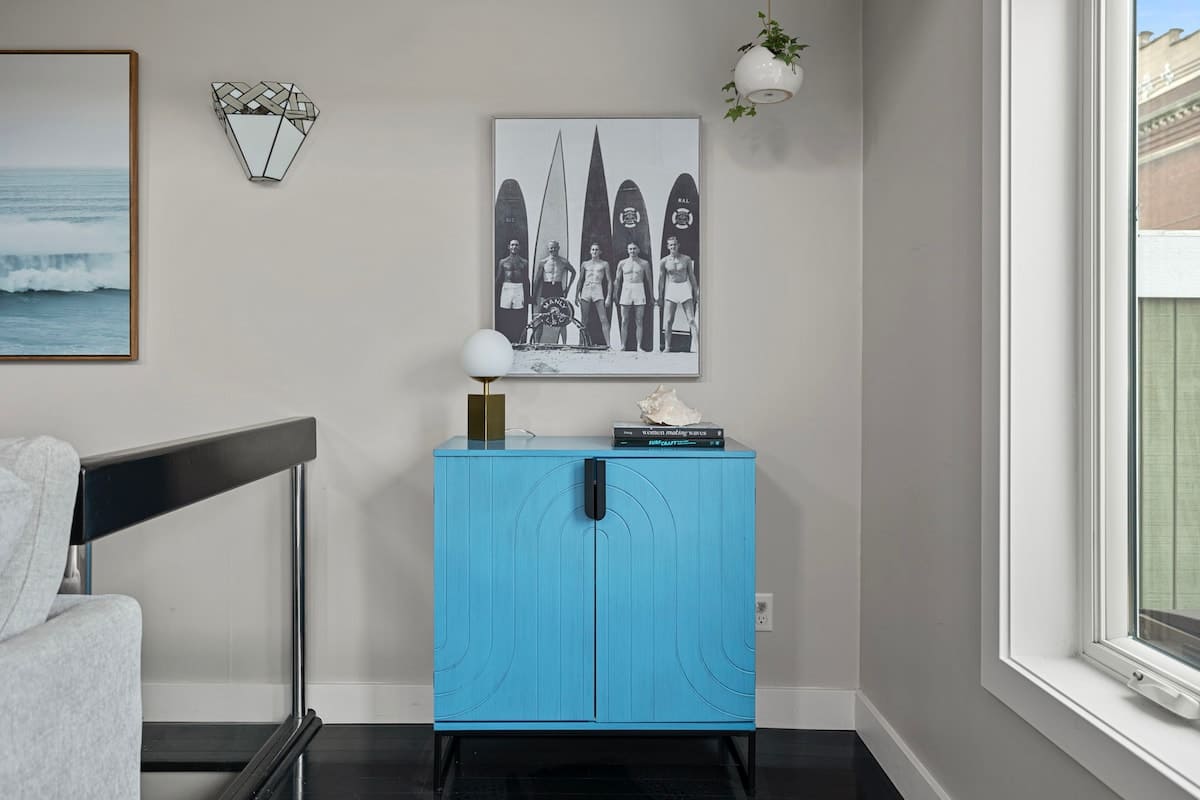 A pop of blue and a touch of vintage surf vibes!