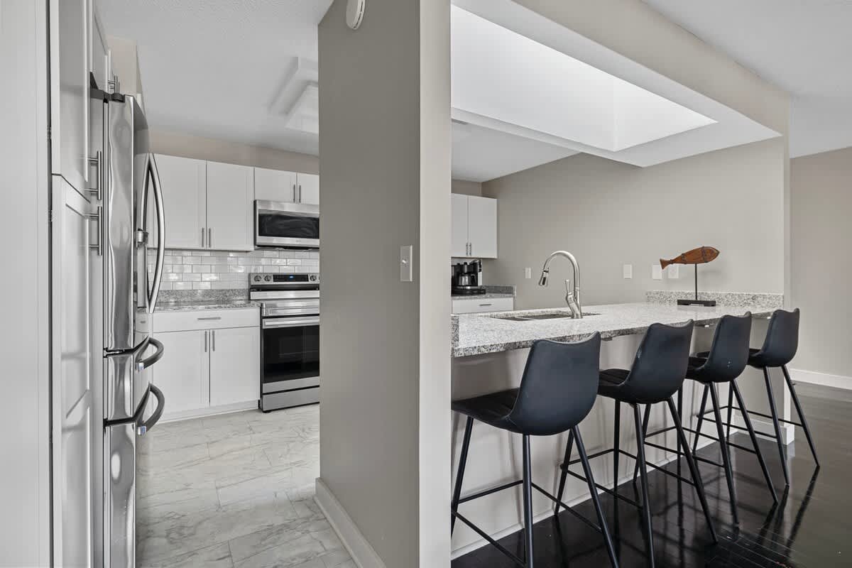 From breakfast at the bar to dinner delights, this space is the heart of the home.