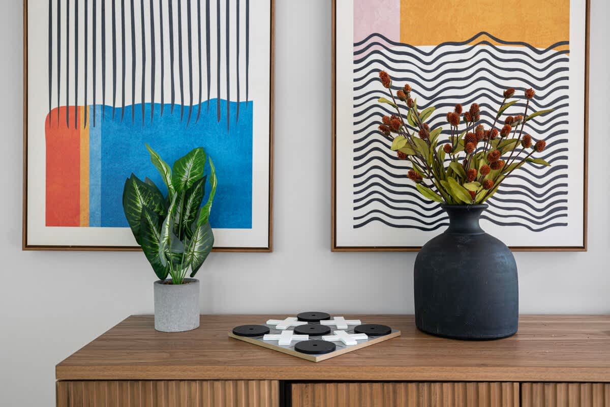 Minimalist chic with a splash of color and life!