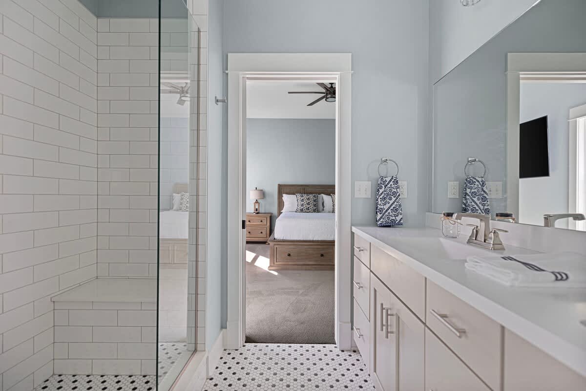 Is easy access to a fabulous ensuite bathroom part of your dream vacay? Gotcha'.