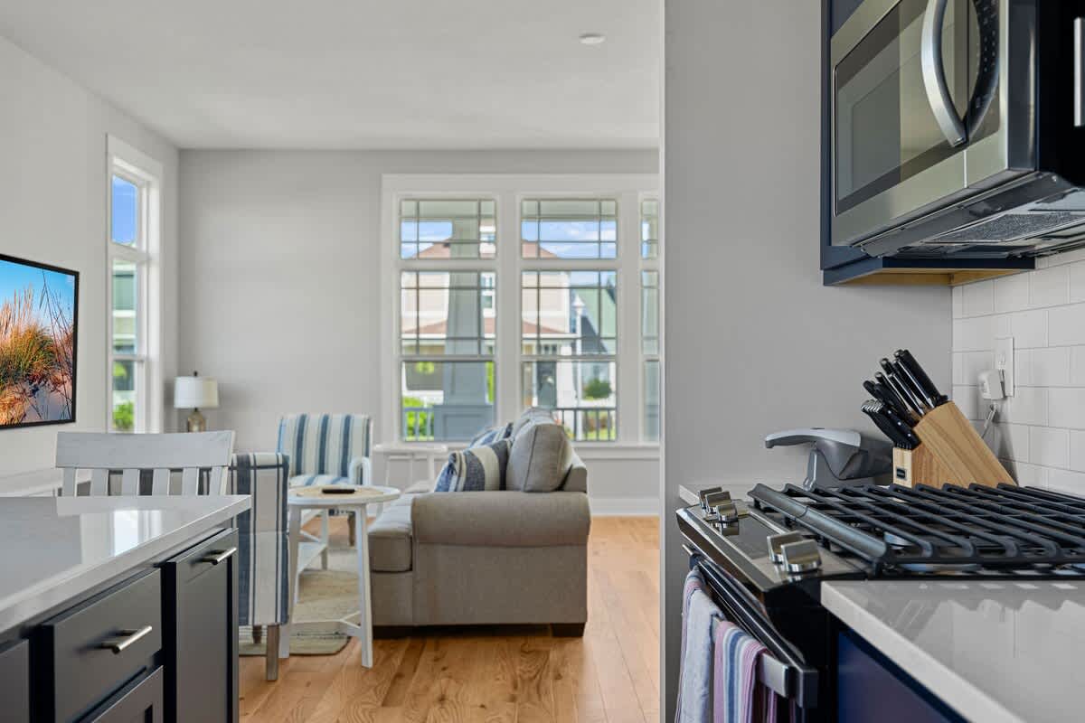 The open design makes for an easy living room-to-kitchen trip. Snack, anyone?