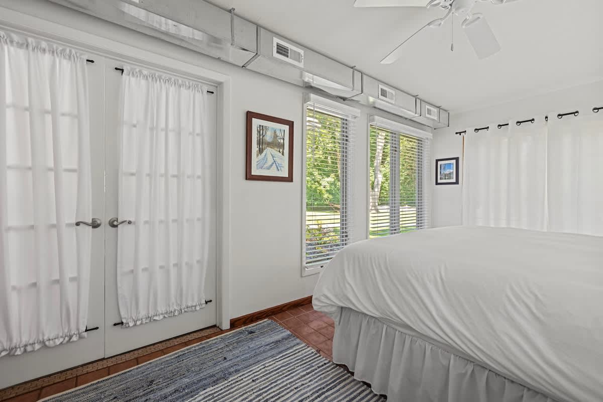 Wake up surrounded by light in this airy retreat, where restful sleep is a given.