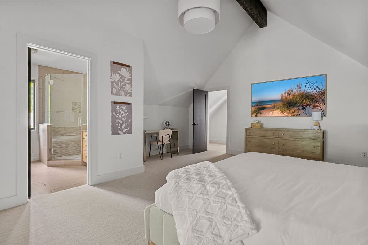 A master suite that checks all the boxes: comfort, style, and a gorgeous bathroom.