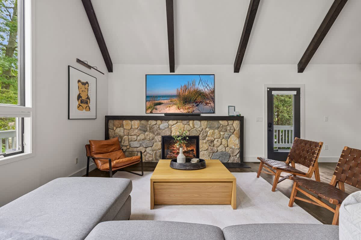 When modern meets rustic, you get this perfect living space.