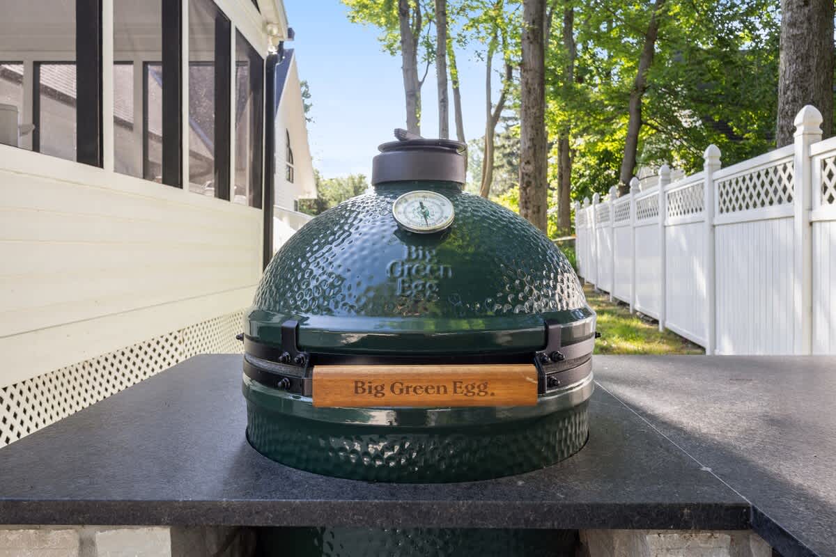 Craft unforgettable meals on the Big Green Egg.