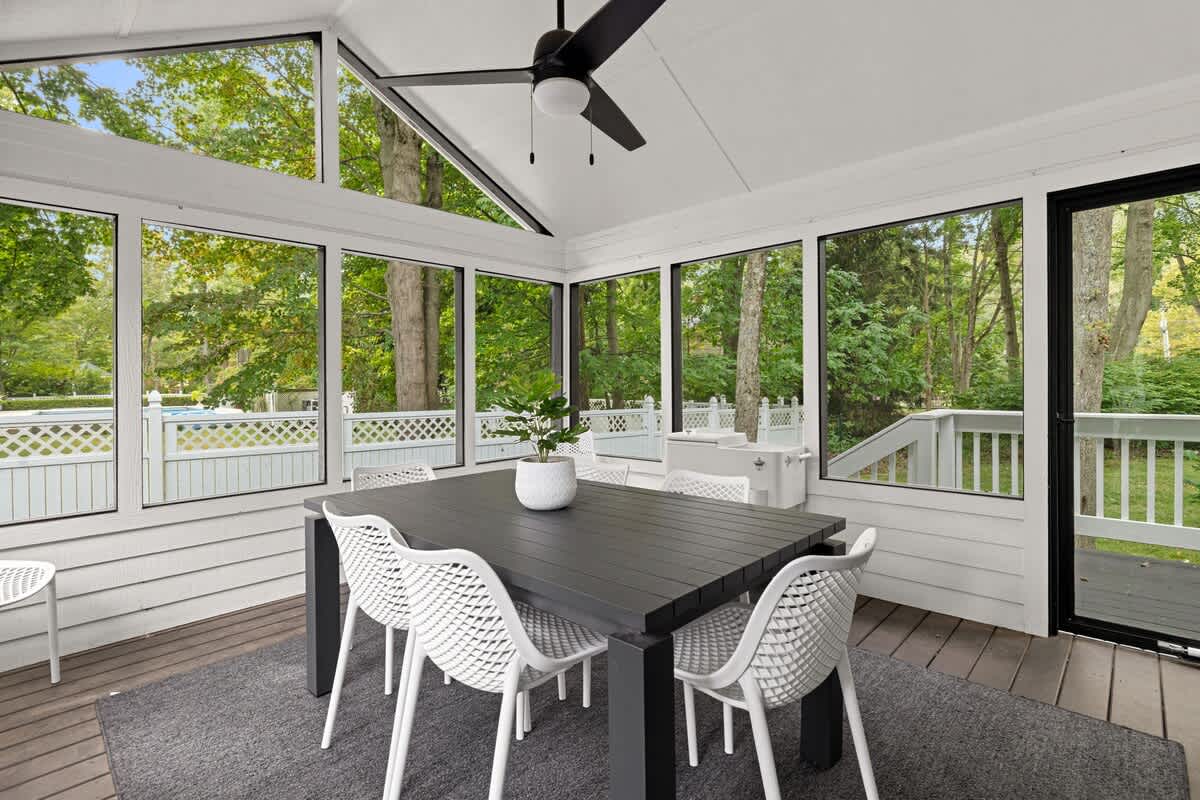 Nature’s best dinner guest: the view.