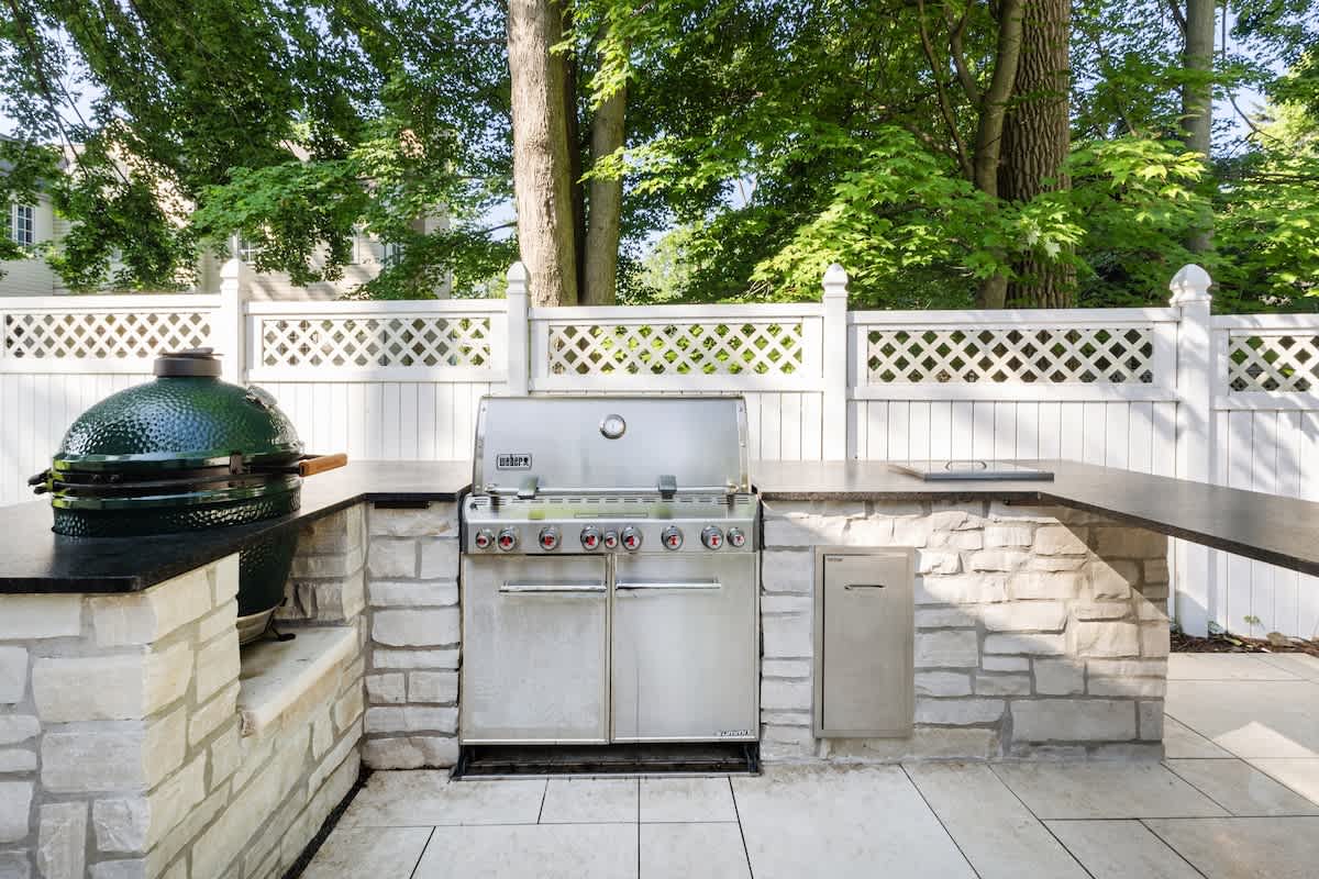 Bring the flavor—this outdoor kitchen is chef-ready.