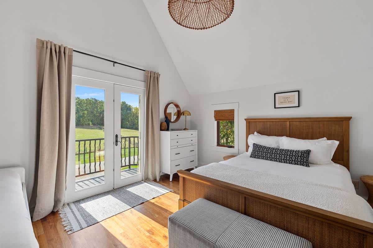 Ready to unwind in this perfect little retreat? Sweet dreams await!