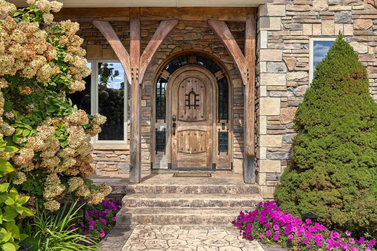 This front door isn’t just an entrance, it’s a grand welcome!