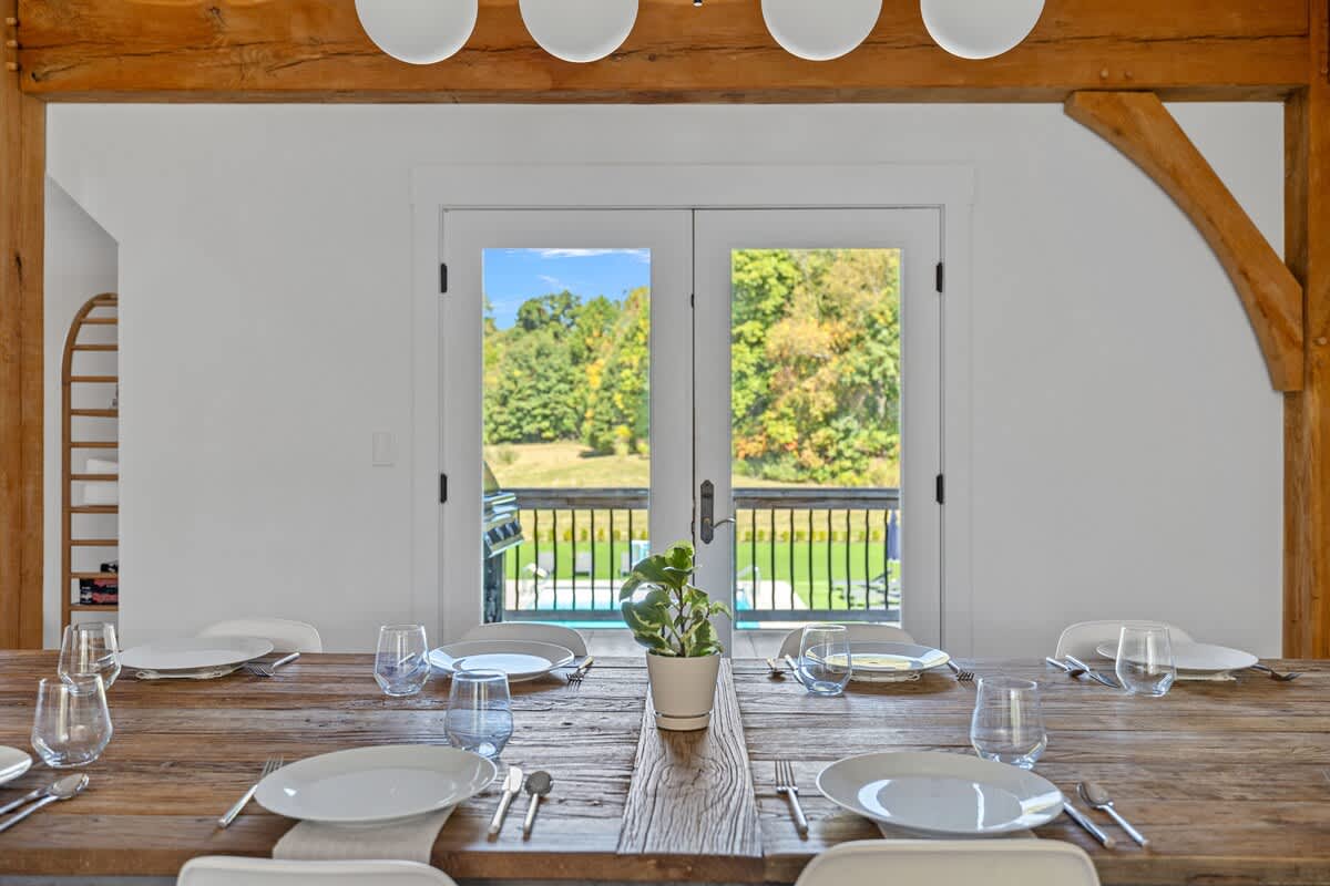 Plates, glasses, and a backdrop that takes your breath away—bon appétit with a view!