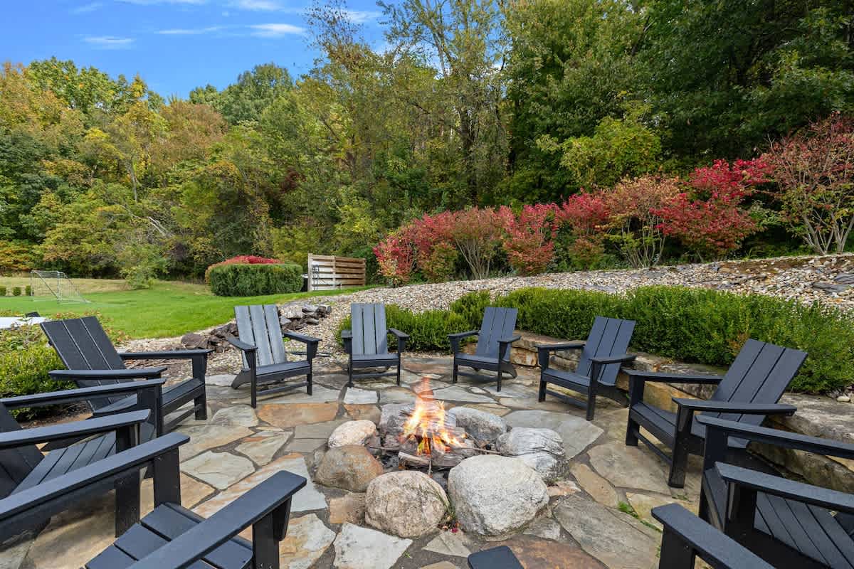Post-pool rinse or a nature spa moment? Why not both?