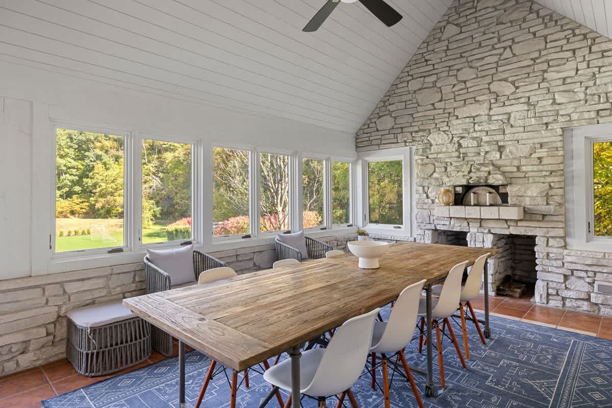 Dining with nature all around—because every meal deserves a view like this.