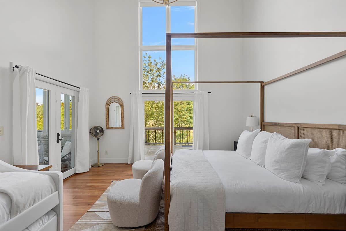 Who needs an alarm when the sunshine greets you like this?