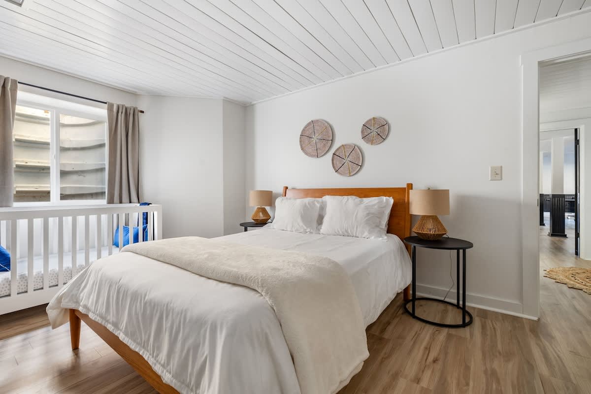 Minimalist vibes, maximum comfort—because less is more, especially when it comes to sleep!