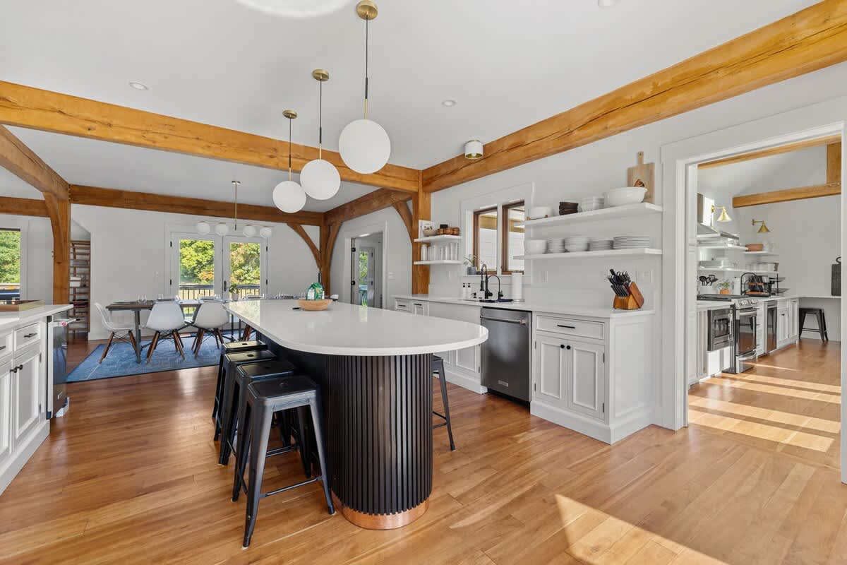 Spacious, sleek, and full of light—this kitchen was made for culinary creativity and casual gatherings.