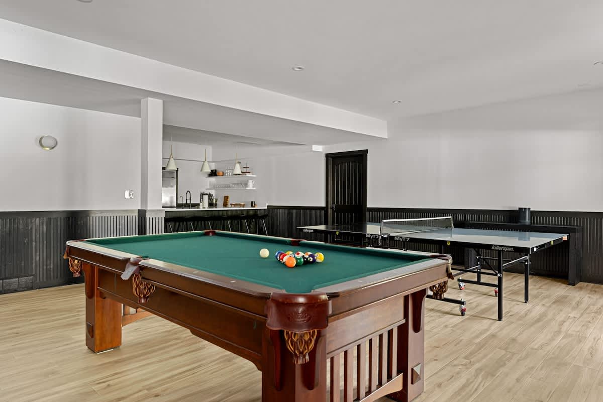 Drinks, games, and endless fun—welcome to the ultimate chill zone!