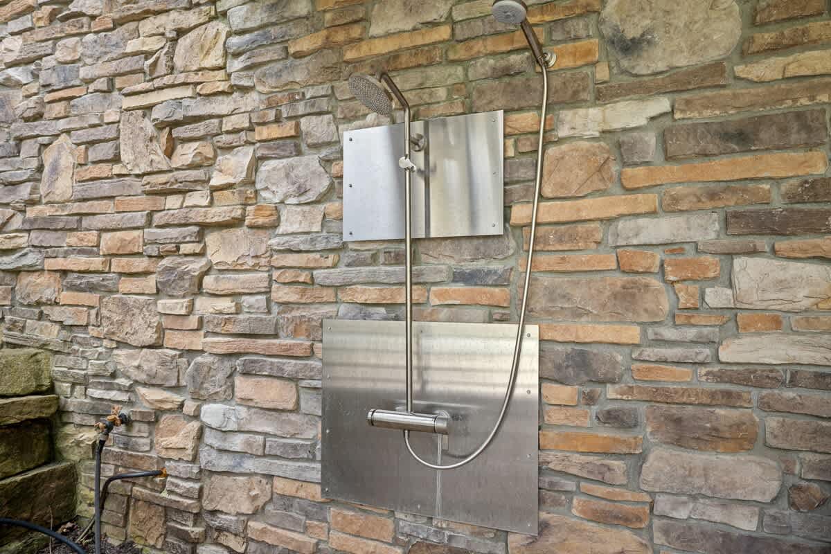 Post-pool rinse or a nature spa moment? Why not both?