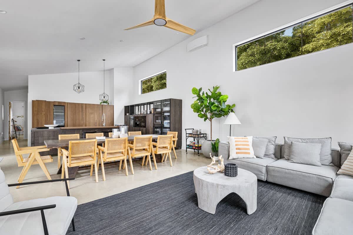 Why choose between cozying up or hosting a feast? This space says ‘do both!’