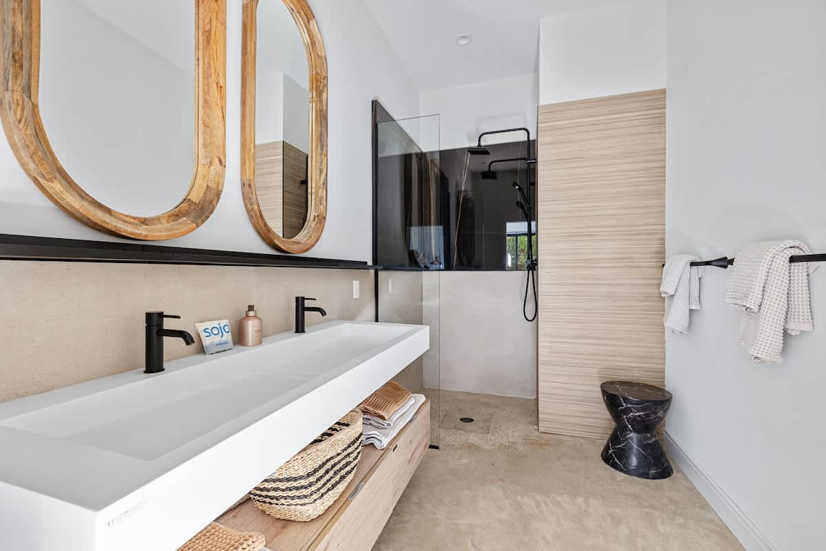 Modern design meets natural vibes. Bathroom bliss is just a step away.