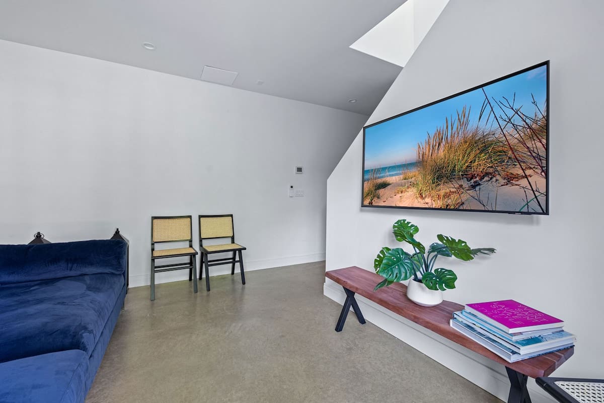 Where binge-watching meets minimalist design. TV time never looked so good!