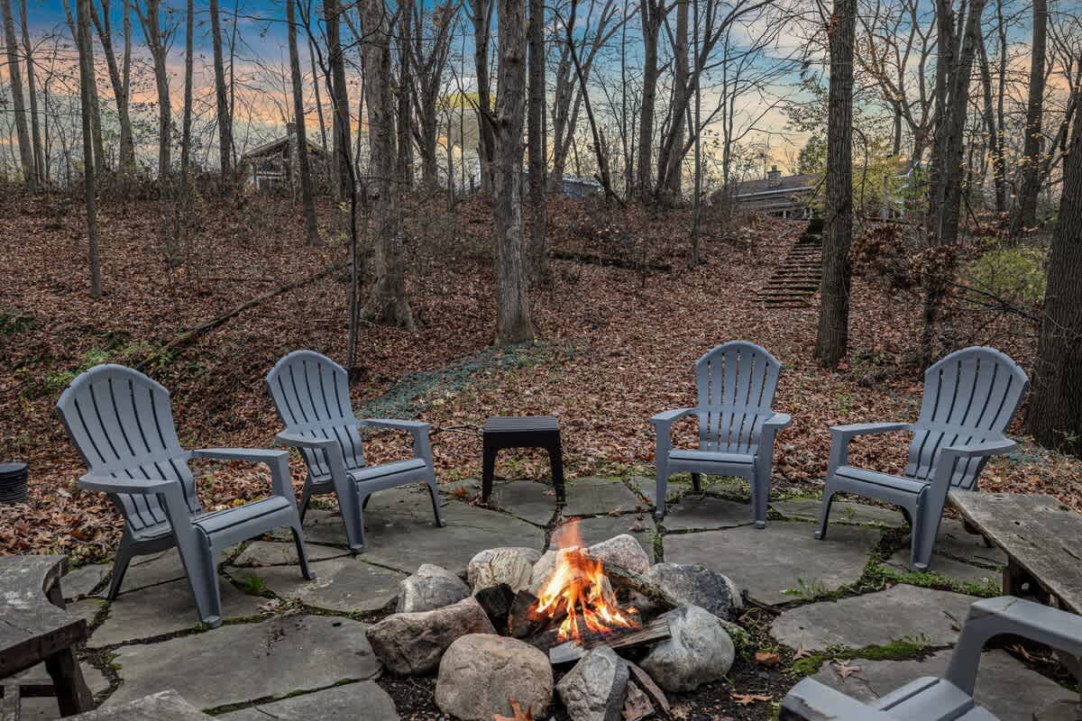 This firepit isn’t just for warmth—it’s for laughs, chats, and all the feels.