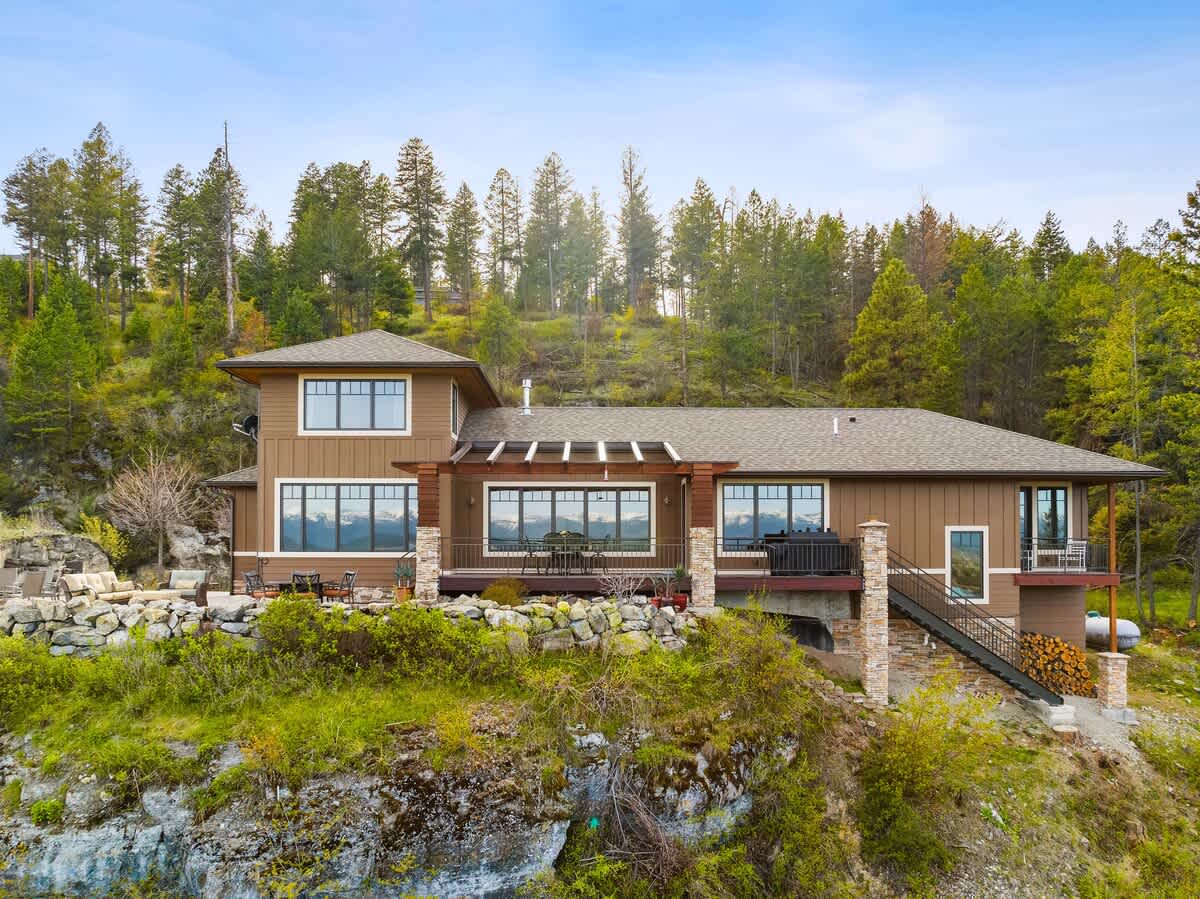 A front-row seat to the mountains, the trees, and the best sunsets around. Welcome to Flathead Lake Cliff Retreat!
