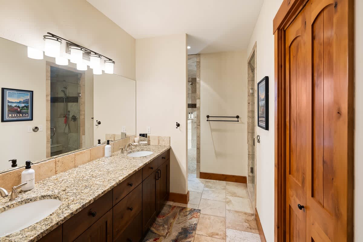 Mirror, mirror on the wall, this bathroom has it all!