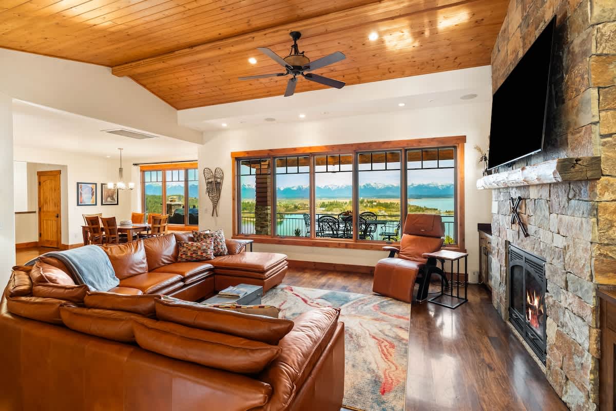Leather, stone, and THAT view? It’s like nature and luxury had the ultimate design collab.