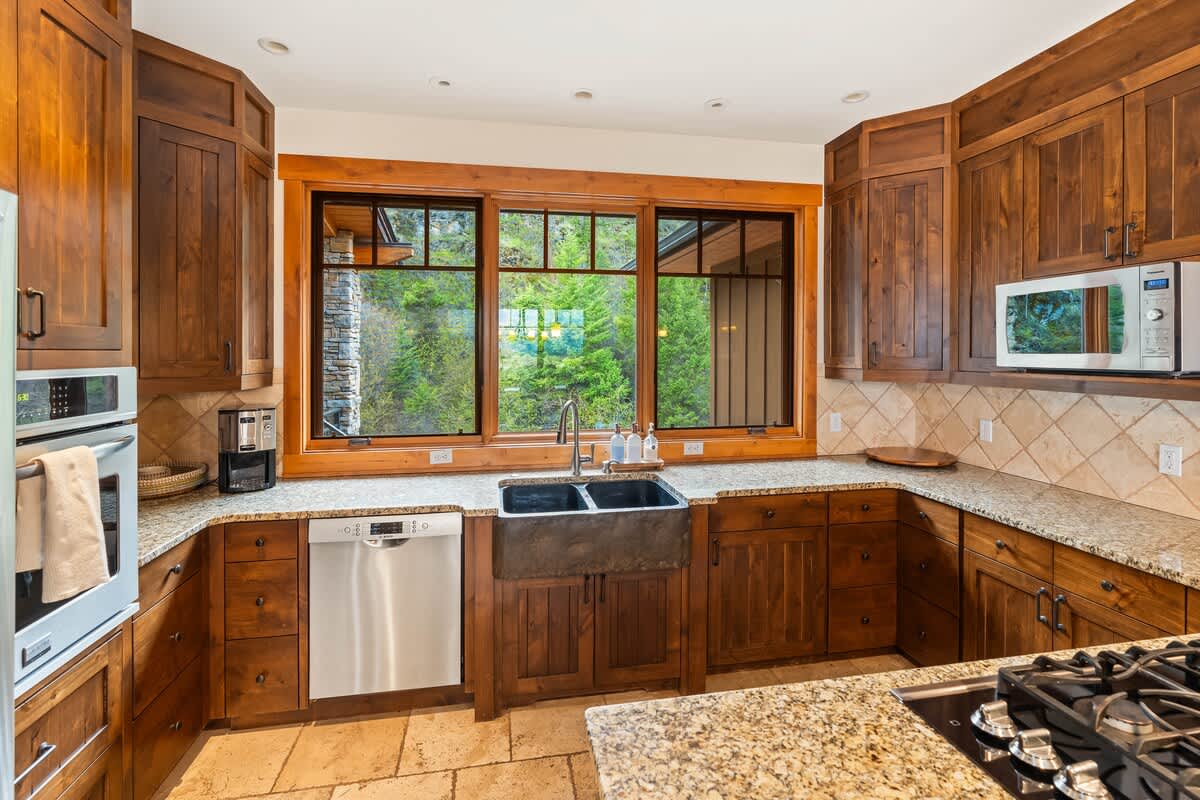 Granite countertops so nice, they might just inspire your next masterpiece…or at least breakfast