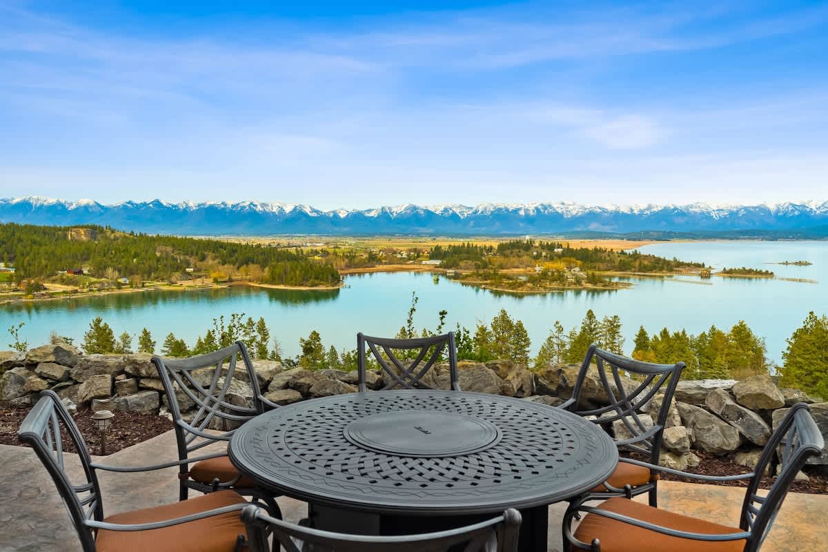Dining with a view that’s better than any centerpiece.