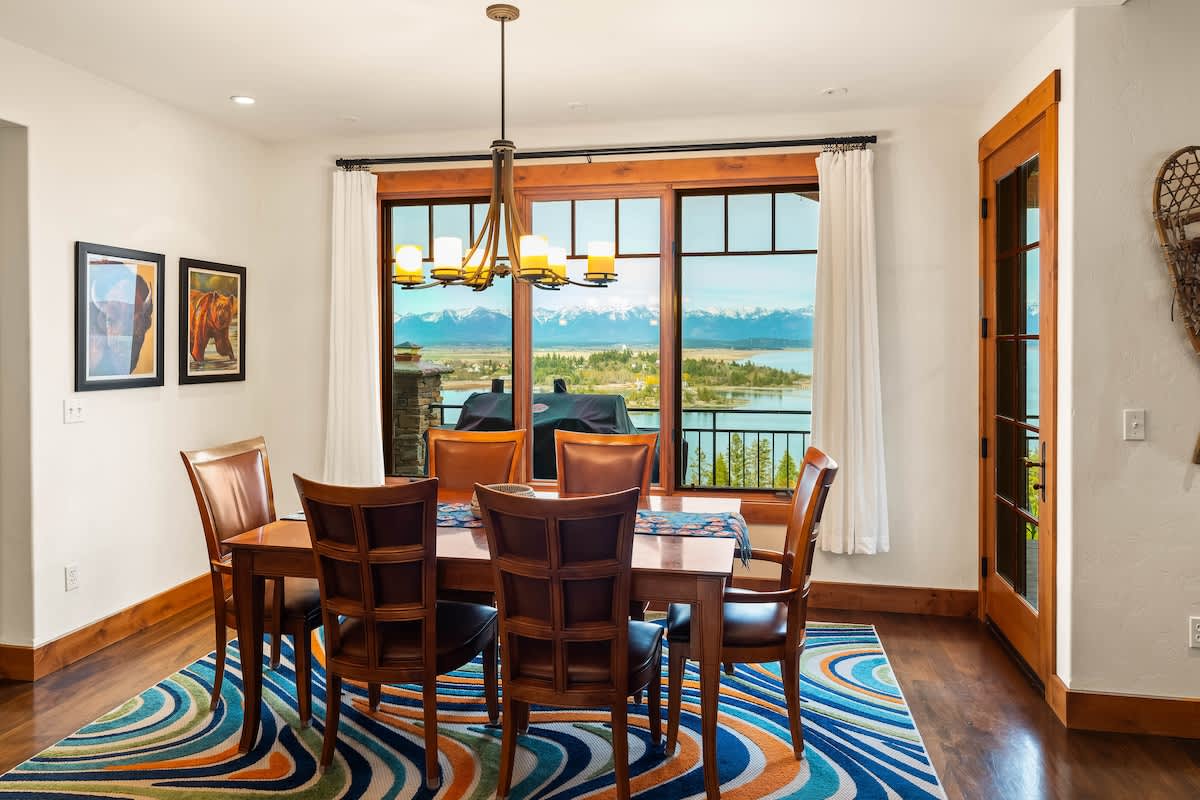 When the guest of honor at your meal is nature itself – pull up a chair, the view's unbeatable!