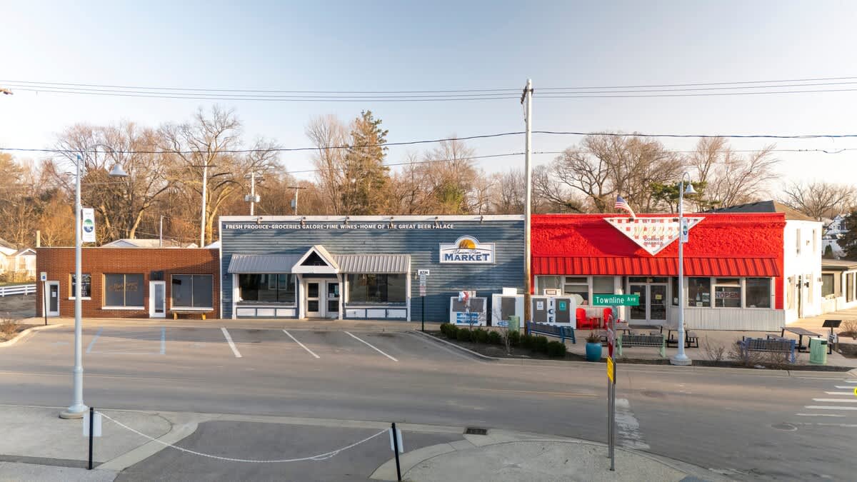 Wander, shop, and taste Union Pier’s local favorites.