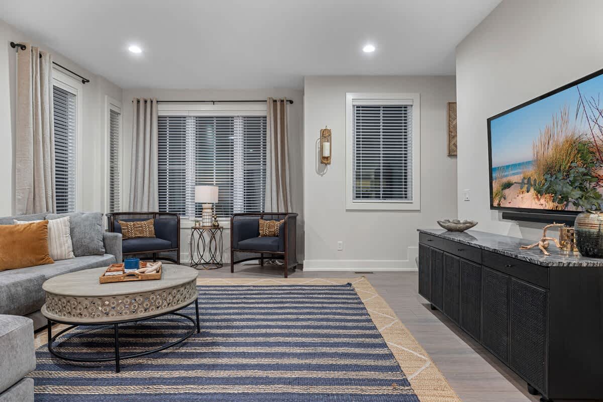 This living room is so inviting, you won't want to leave.