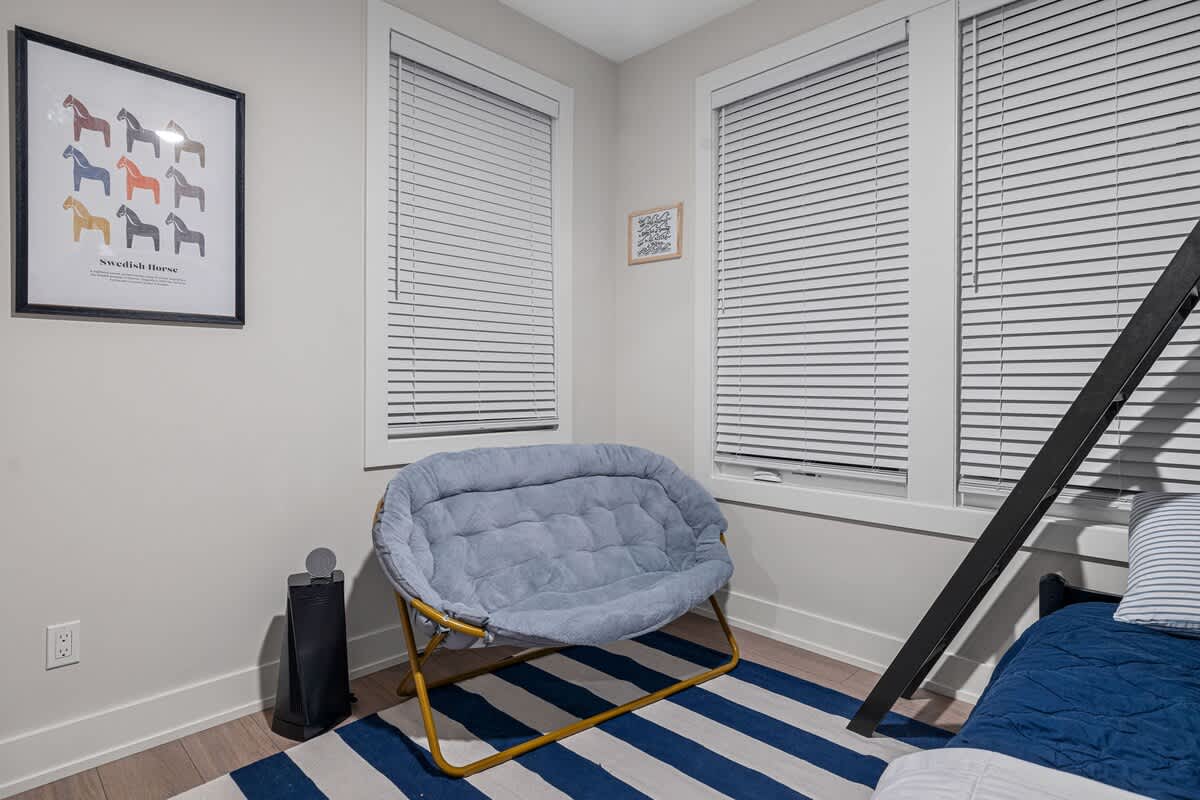 A reading nook that’s all style and comfort