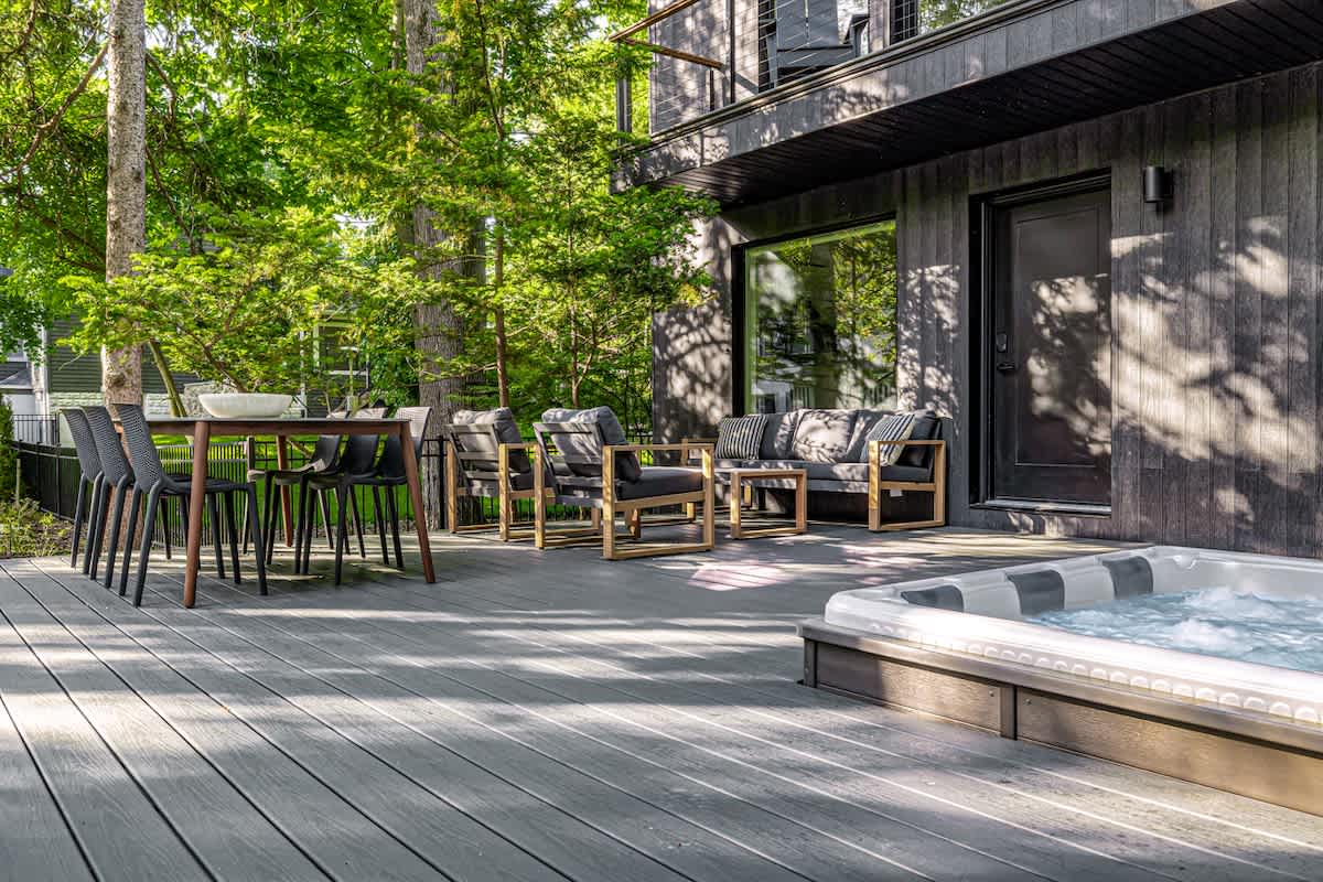 Morning coffee, evening soak—this deck has it all!