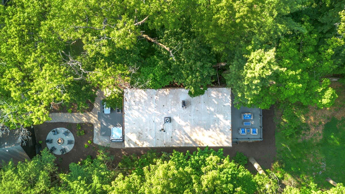 Fire pit, hot tub, and luxe decks—nature included.