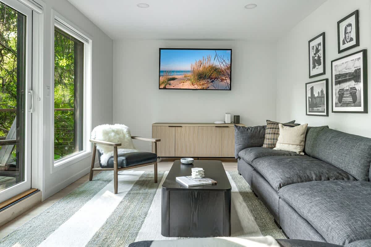 Netflix? Check. Snacks? Check. This living room? The ultimate binge-worthy setup.