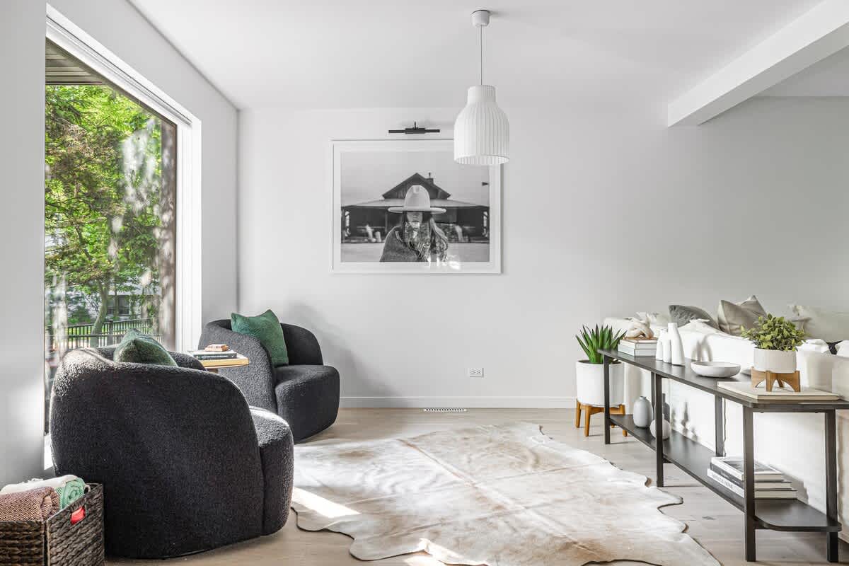 Chic seating, artsy vibes, and sunlight for days —the perfect nook for deep convos or deep scrolls.