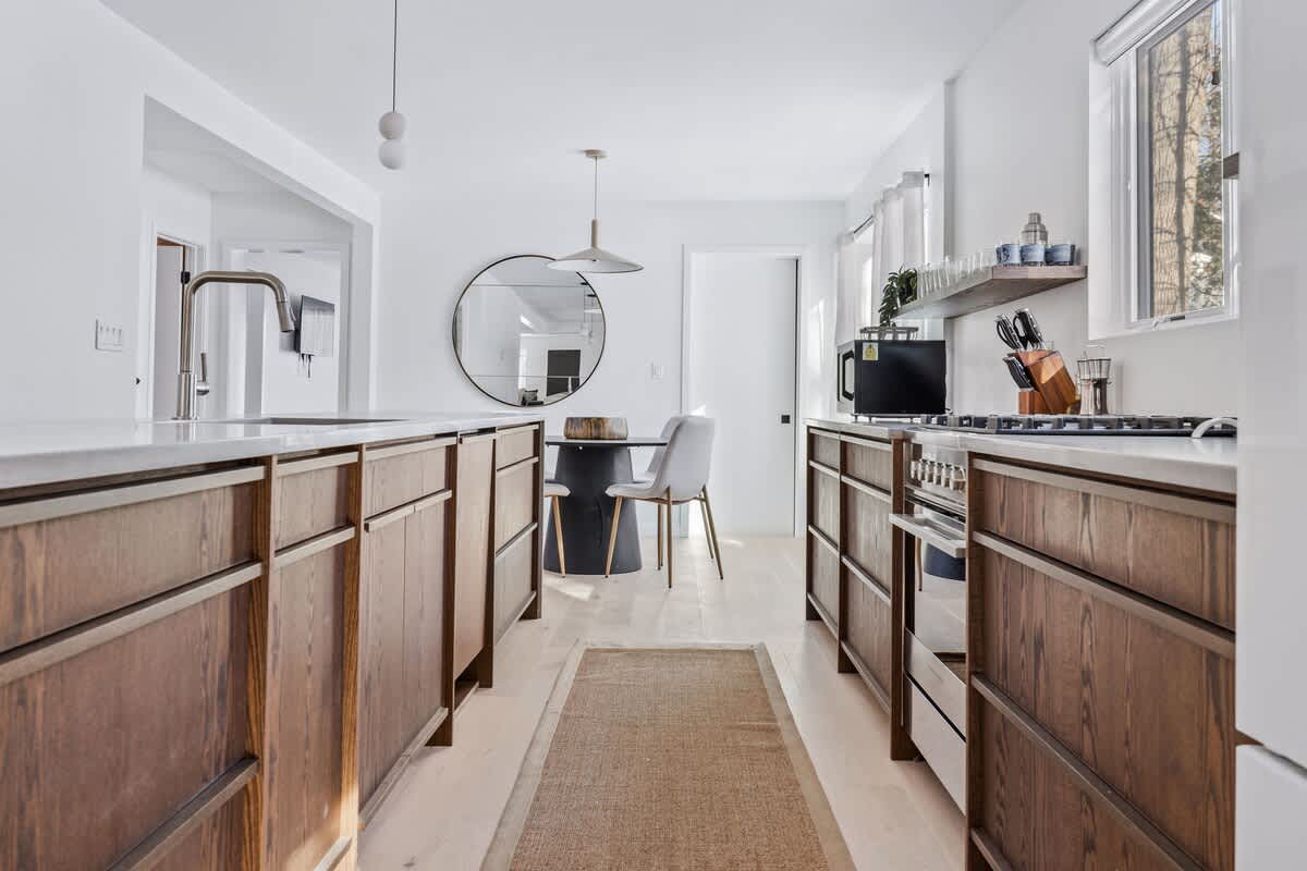 With warm wood tones, sleek finishes, and natural light, this kitchen is a recipe for perfection.