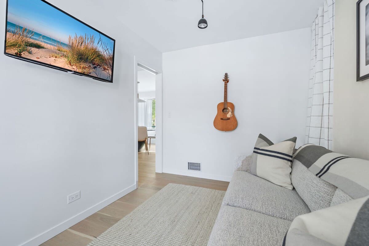 Strumming up good vibes, one chord at a time. This room is tuned for relaxation and with Pull-out Queen bed for additional space.