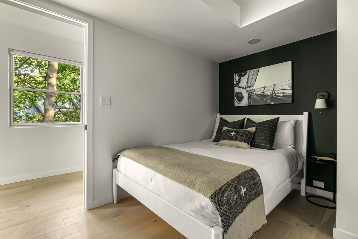 Morning light, a touch of nature, and all the minimalist charm. This room is the retreat.