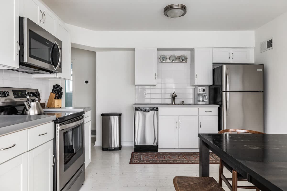 From Monday morning coffee to Saturday night dinners, this kitchen’s got your back.