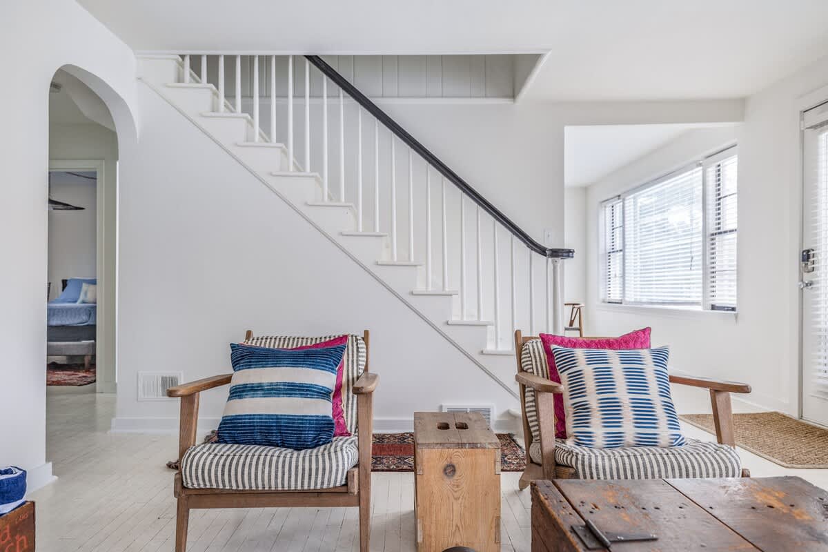 This little nook: the perfect blend of stripes, sunlight, and chill vibes.