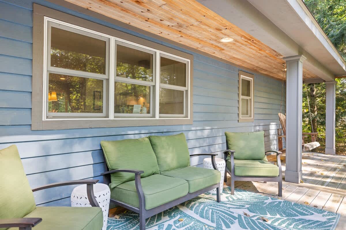 Sippin’ coffee, soaking in the views, and living the porch life!