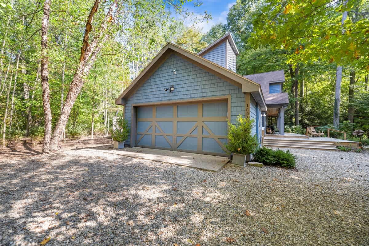 Park here, unwind there—welcome to your woodland retreat!